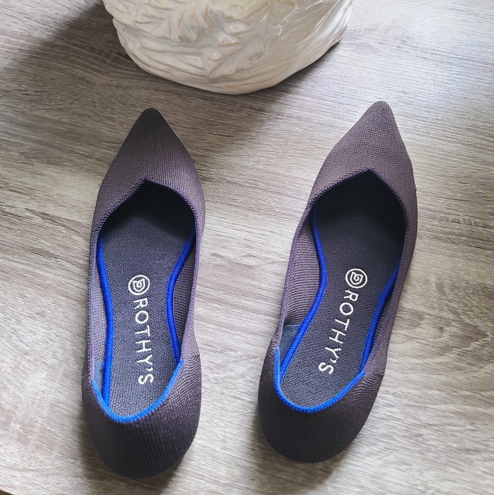 Rothys pointed toe flat plum size 8